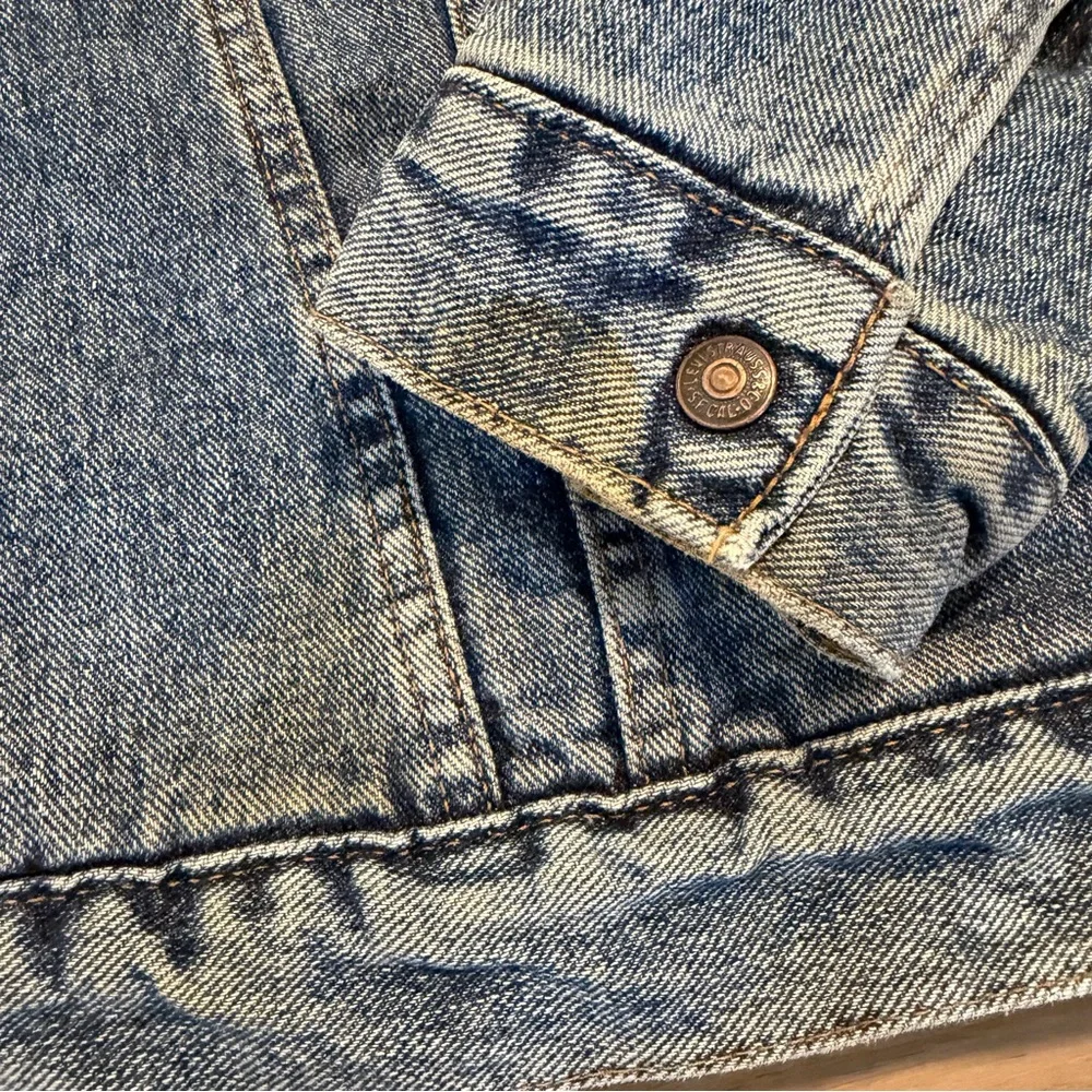 Vintage Levi’s Sherpa Lined Denim Trucker Jacket Mens M blue USA made western